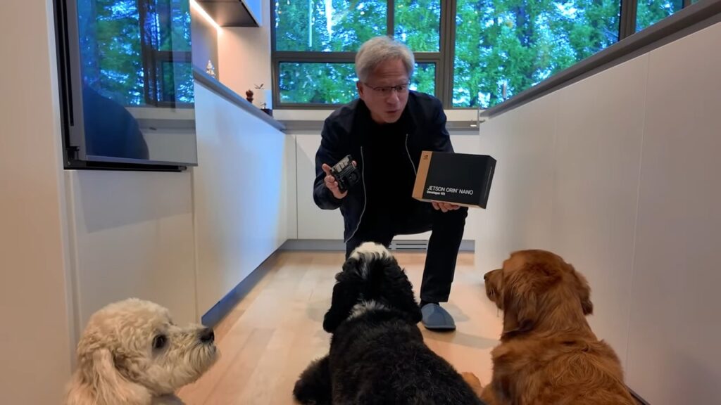 Jensen Huang expliquant ce qu'est ce petit PC à ses chiens // Source : Nvidia sur YouTube Jensen Huang expliquant ce qu'est ce petit PC à ses chiens // Source : Nvidia sur YouTube