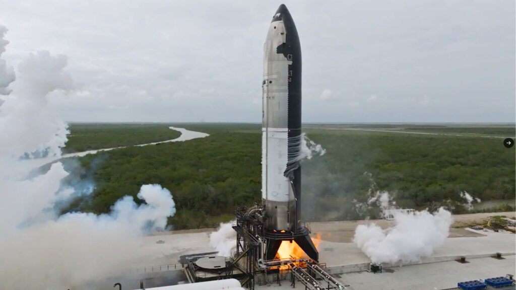 Mise à feu statique du Starship. // Source : Via X @SpaceX (capture d'écran recadrée et modifiée) Mise à feu statique du Starship. // Source : Via X @SpaceX (capture d'écran recadrée et modifiée)