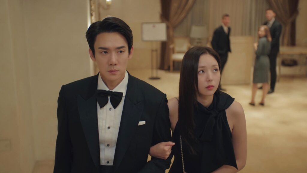 Yoo Yeon Seok et Chae Su Bin // Source : Netflix Yoo Yeon Seok et Chae Su Bin // Source : Netflix