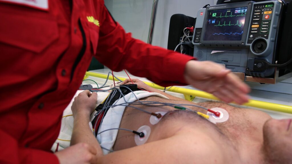 ECG dans une ambulance // Source : Pixabay ECG dans une ambulance // Source : Pixabay