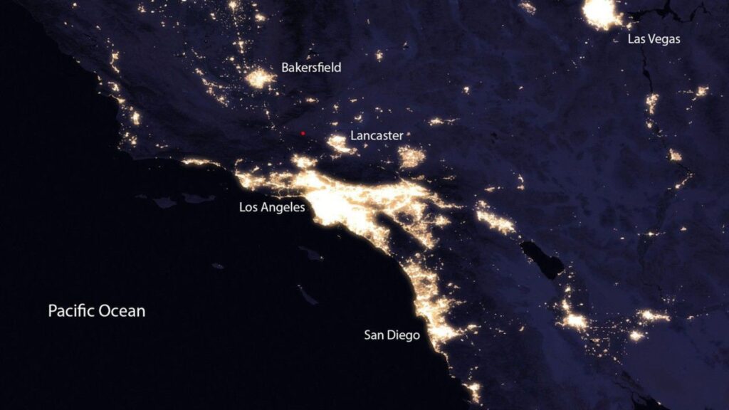 Carte de la Nasa de la Californie qui montre les endroits de pollution lumineuse // Source : NASA’s Earth Observatory Carte de la Nasa de la Californie qui montre les endroits de pollution lumineuse // Source : NASA’s Earth Observatory