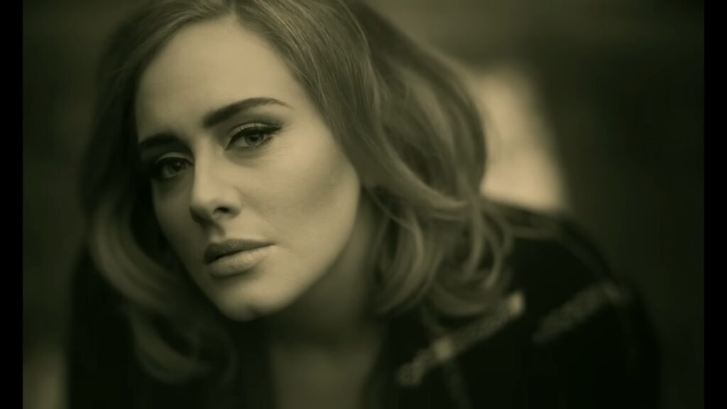 Le célèbre clip de Hello, de Adèle. // Source : Capture YouTube Le célèbre clip de Hello, de Adèle. // Source : Capture YouTube