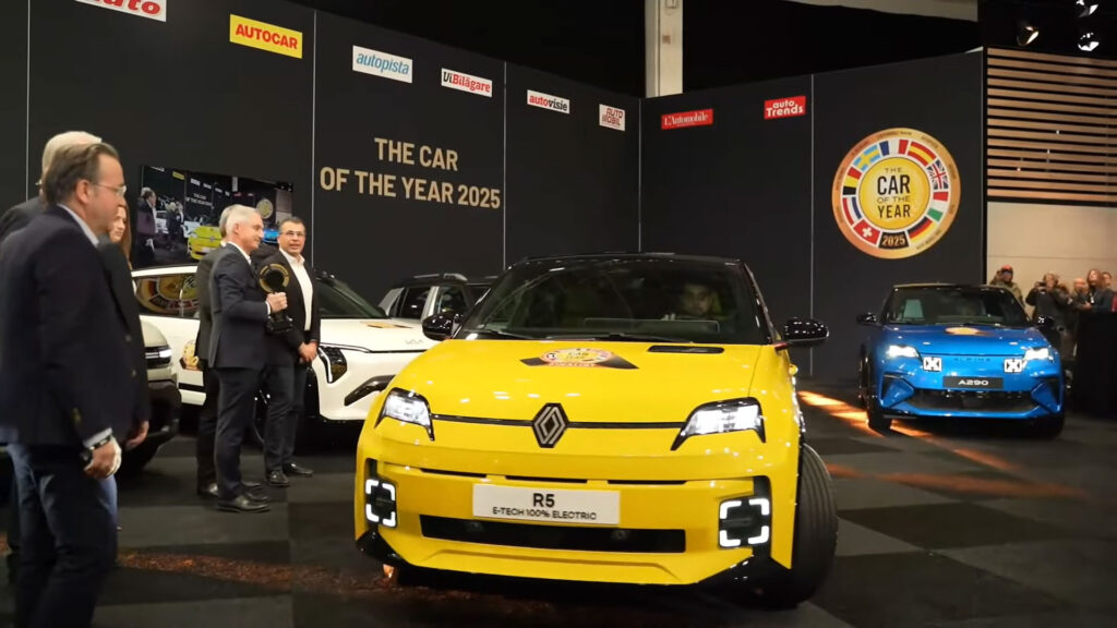 Renault 5 e-tech voiture de l'année 2025 // Source : capture live car of the year Renault 5 e-tech voiture de l'année 2025 // Source : capture live car of the year