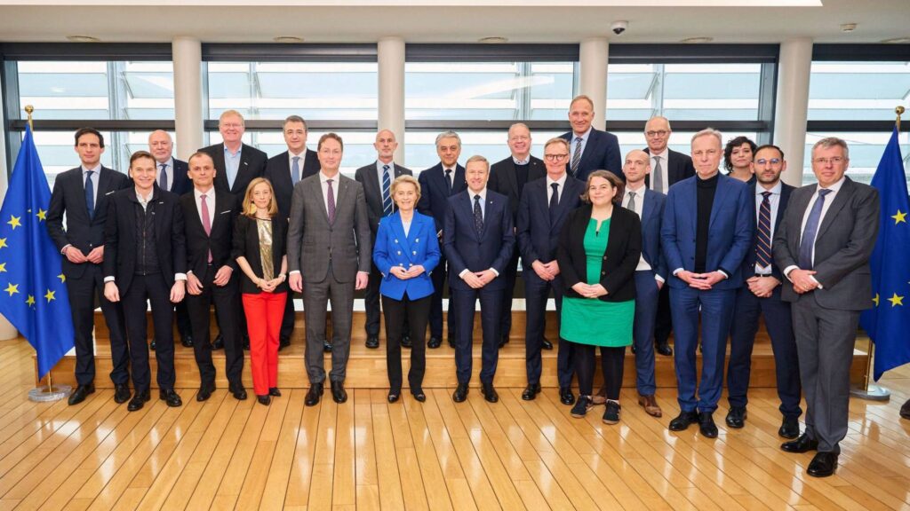 Rencontre de l'industrie automobile avec la Commission européenne // Source : ACEA Rencontre de l'industrie automobile avec la Commission européenne // Source : ACEA