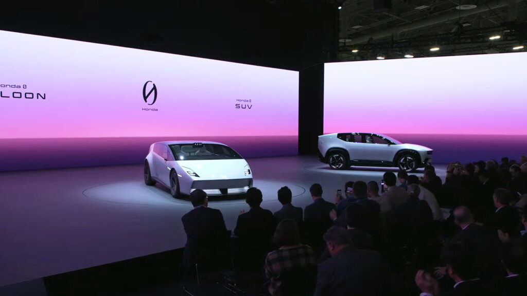 Honda au CES 2025 avec deux prototypes // Source : Capture Live Youtube Honda au CES 2025 avec deux prototypes // Source : Capture Live Youtube