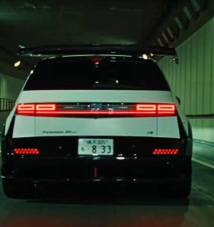 L'édition spéciale DK Edition de la Hyundai Ioniq 5 N rend hommage à une légende japonaise du drift. // Source : Capture d'écran YouTube Hyundai L'édition spéciale DK Edition de la Hyundai Ioniq 5 N rend hommage à une légende japonaise du drift. // Source : Capture d'écran YouTube Hyundai