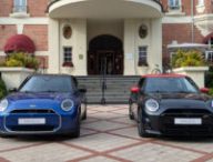 Deux finitions pour deux looks différents de la Mini Cooper SE // Source : Raphaelle Baut pour Numerama Deux finitions pour deux looks différents de la Mini Cooper SE // Source : Raphaelle Baut pour Numerama