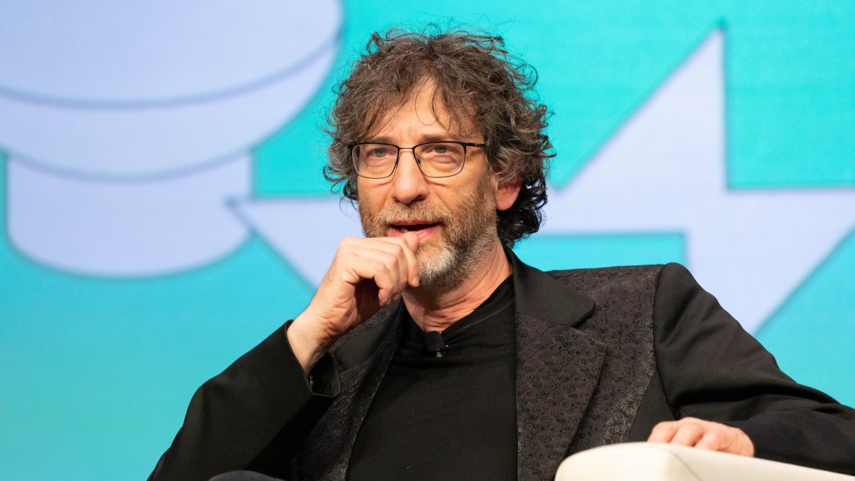 Neil Gaiman en 2019 // Source : Ståle Grut / NRK Beta Neil Gaiman en 2019 // Source : Ståle Grut / NRK Beta