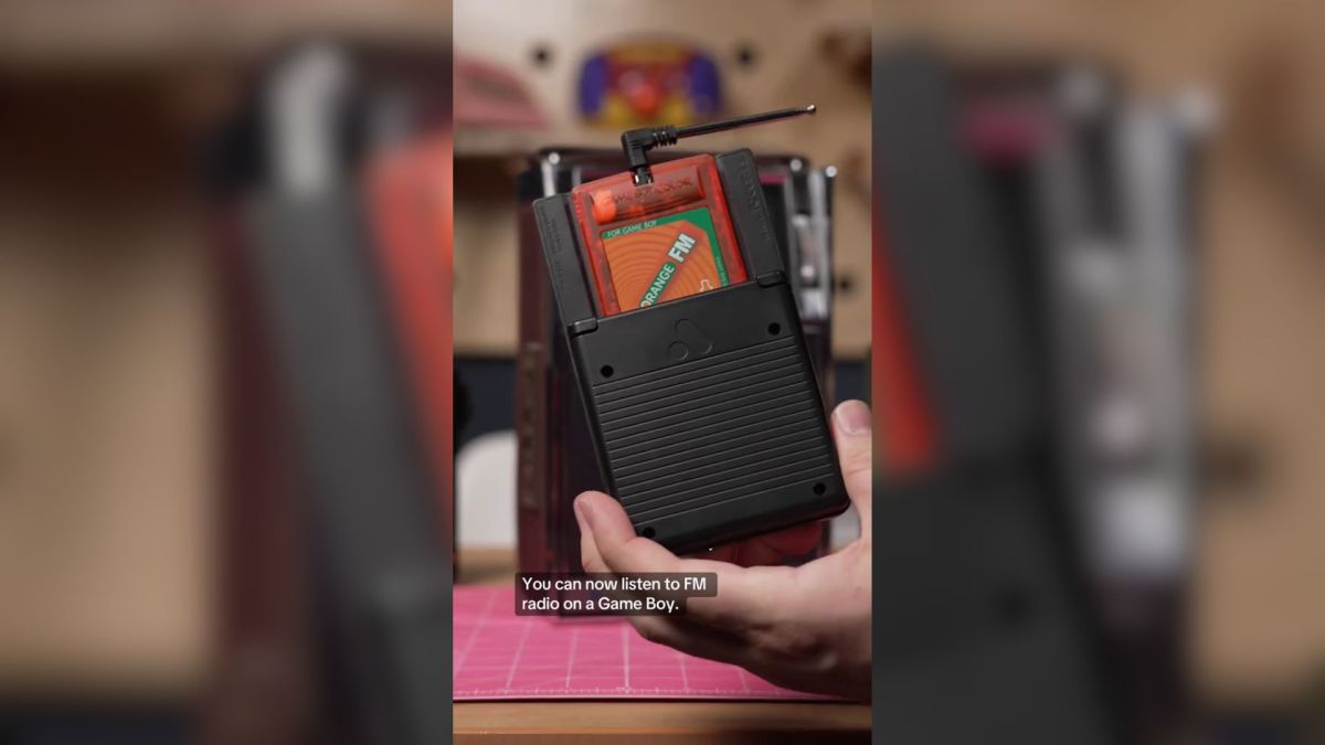 Une cartouche Orange FM pour écouter la radio sur Game Boy // Source : The Verge Une cartouche Orange FM pour écouter la radio sur Game Boy // Source : The Verge
