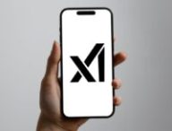 Le logo de xAI/Grok // Source : Montage Numerama avec Canva Le logo de xAI/Grok // Source : Montage Numerama avec Canva