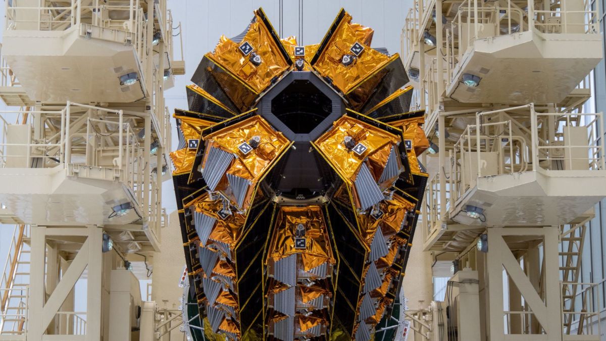 Satellites OneWeb installés à bord d'une fusée de SpaxeX. // Source : Flickr/CC/Eutelsat Group (photo recadrée) Satellites OneWeb installés à bord d'une fusée de SpaxeX. // Source : Flickr/CC/Eutelsat Group (photo recadrée)