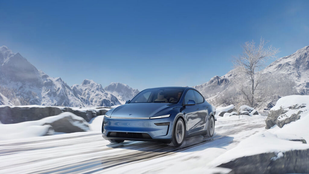 Tesla Model Y 2025 sur la neige // Source : Tesla Tesla Model Y 2025 sur la neige // Source : Tesla