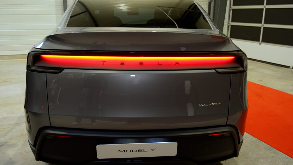 Le nouveau Tesla Model Y (2025) // Source : Alfred Tertrais pour Numerama Le nouveau Tesla Model Y (2025) // Source : Alfred Tertrais pour Numerama