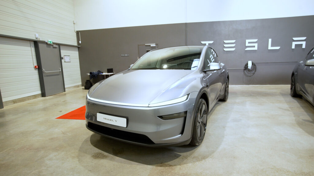 Le nouveau Tesla Model Y (2025) // Source : Alfred Tertrais pour Numerama Le nouveau Tesla Model Y (2025) // Source : Alfred Tertrais pour Numerama