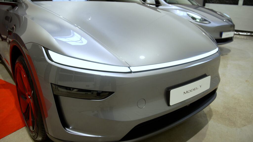 Le nouveau Tesla Model Y (2025) // Source : Alfred Tertrais pour Numerama Le nouveau Tesla Model Y (2025) // Source : Alfred Tertrais pour Numerama