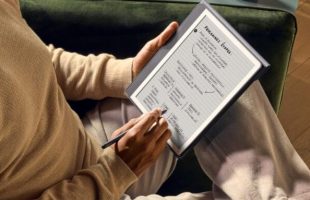 Le Kindle Scribe est d'une taille idéale // Source : Amazon 