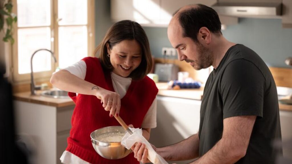 Laura Felpin et Kyan Khojandi, le meilleur duo de Bref // Source : Disney+ Laura Felpin et Kyan Khojandi, le meilleur duo de Bref // Source : Disney+