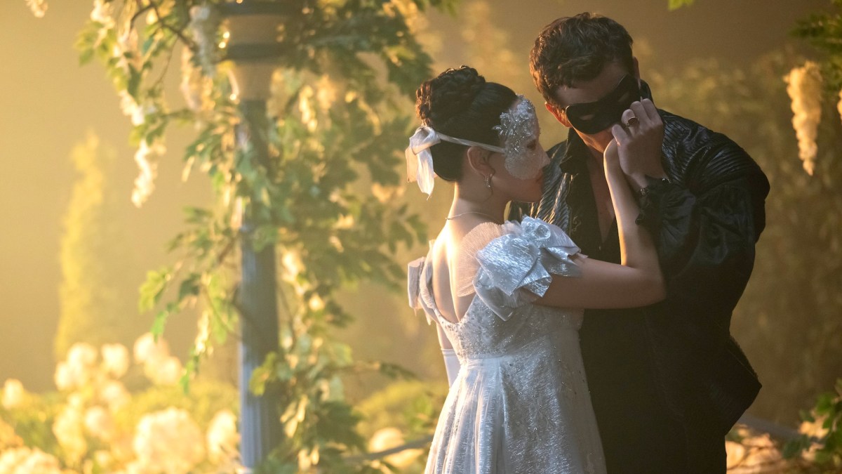 Sophie et Benedict dans la saison 4 de La Chronique des Bridgerton // Source : Netflix Sophie et Benedict dans la saison 4 de La Chronique des Bridgerton // Source : Netflix