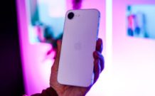 Apple iPhone 16e // Source : Nino Barbey / Numerama Apple iPhone 16e // Source : Nino Barbey / Numerama