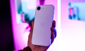 Apple iPhone 16e // Source : Nino Barbey / Numerama Apple iPhone 16e // Source : Nino Barbey / Numerama