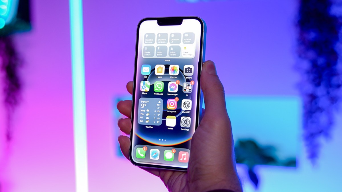 Apple iPhone 16e // Source : Nino Barbey / Numerama Apple iPhone 16e // Source : Nino Barbey / Numerama