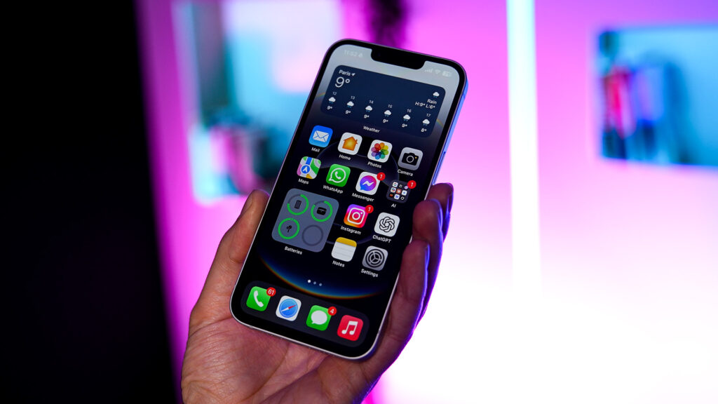 Apple iPhone 16e // Source : Nino Barbey / Numerama Apple iPhone 16e // Source : Nino Barbey / Numerama