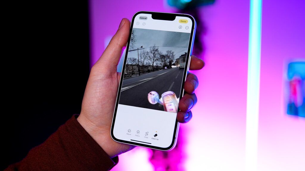 Apple iPhone 16e // Source : Nino Barbey / Numerama Apple iPhone 16e // Source : Nino Barbey / Numerama