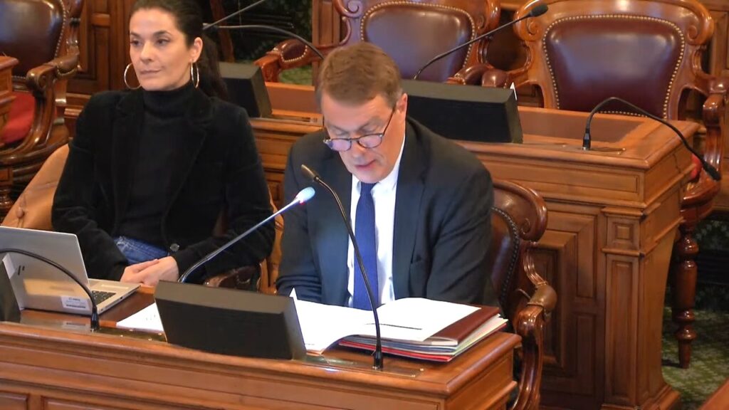 Patrick Bloche lors du conseil de Paris du 13 février 2025 // Source : Ville de Paris sur YouTube Patrick Bloche lors du conseil de Paris du 13 février 2025 // Source : Ville de Paris sur YouTube