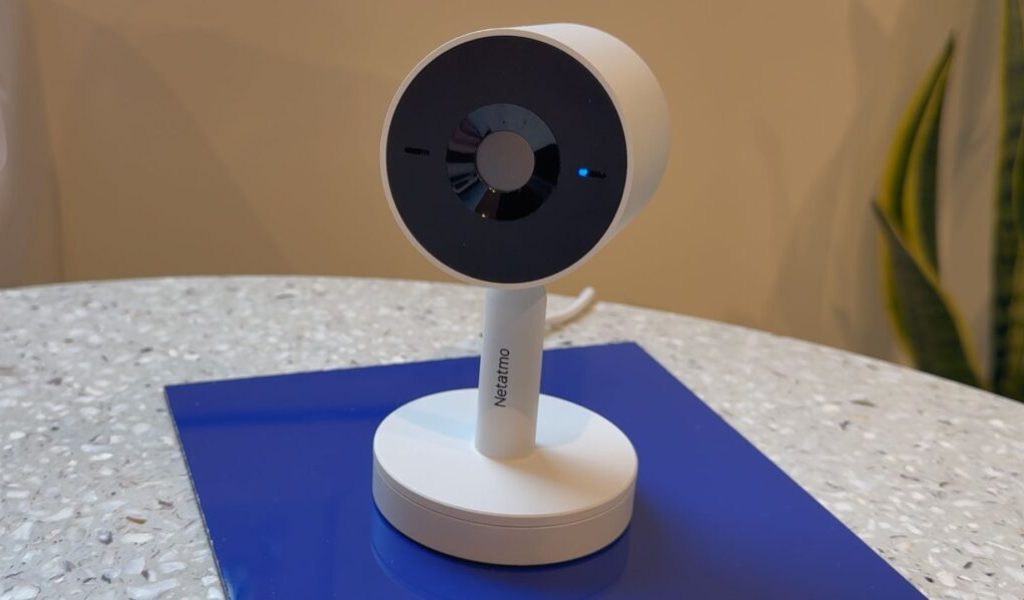 La caméra de Netatmo peut automatiquement cacher son capteur quand vous êtes à la maison. // Source : Numerama La caméra de Netatmo peut automatiquement cacher son capteur quand vous êtes à la maison. // Source : Numerama