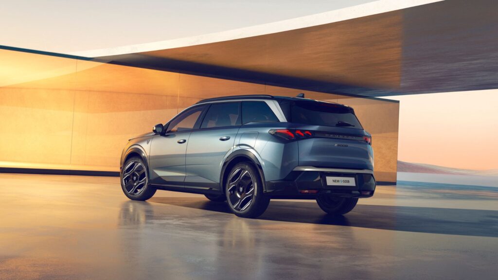 Le Peugeot E-5008 (2024) // Source : Peugeot Le Peugeot E-5008 (2024) // Source : Peugeot