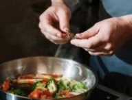 Poêle en inox // Source : Pexels Poêle en inox // Source : Pexels