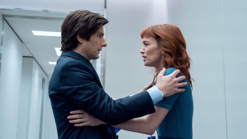 Mark et Helly dans Severance // Source : Apple TV+ Mark et Helly dans Severance // Source : Apple TV+