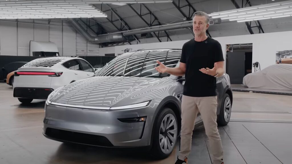 Un mystérieux véhicule est caché chez Tesla // Source : Tesla via YouTube Un mystérieux véhicule est caché chez Tesla // Source : Tesla via YouTube
