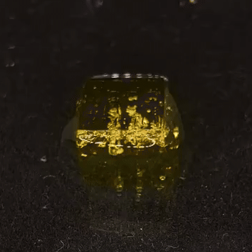 Timelapse de l'hydrogel se gonflant d'eau, montrant un processus de 1,5 heure en 6 secondes // Source : Lenny Van Daele Timelapse de l'hydrogel se gonflant d'eau, montrant un processus de 1,5 heure en 6 secondes // Source : Lenny Van Daele