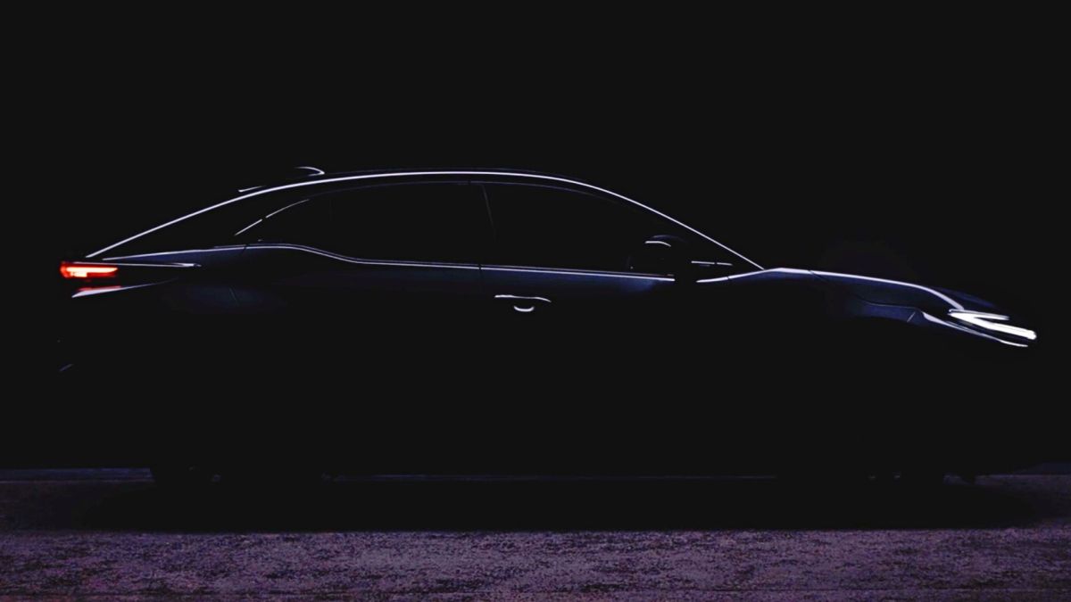 Le prochain modèle 100 % électrique de Toyota à une allure de berline surélevée // Source : Toyota