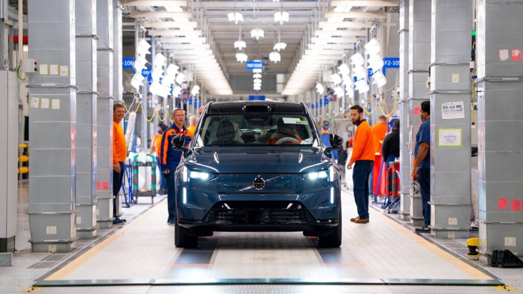 Production du nouveau modèle électrique de Volvo EX90 // Source : Volvo Production du nouveau modèle électrique de Volvo EX90 // Source : Volvo