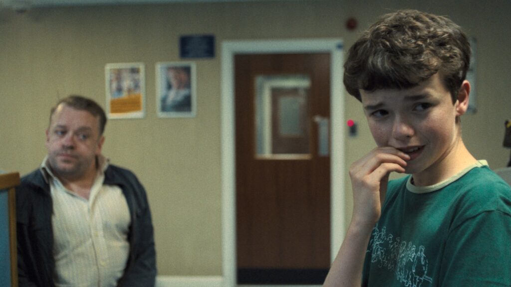Owen Cooper (à droite) dans Adolescence // Source : Netflix Owen Cooper (à droite) dans Adolescence // Source : Netflix