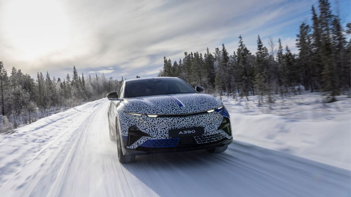 L'Alpine A390 (2025) pendant ses tests hivernaux // Source : Alpine L'Alpine A390 (2025) pendant ses tests hivernaux // Source : Alpine