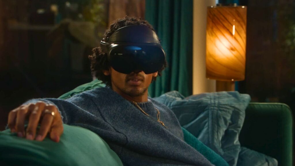 De nouvelles technologies seront évidemment mobilisées dans la saison 7 de Black Mirror // Source : Capture YouTube Netflix (image modifiée) De nouvelles technologies seront évidemment mobilisées dans la saison 7 de Black Mirror // Source : Capture YouTube Netflix (image modifiée)
