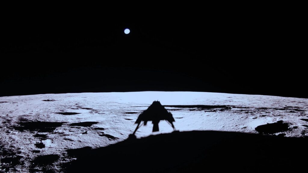 L'ombre de Blue Ghost sur la Lune, avec vue sur la Terre. // Source : Via X @Firefly_Space (photo recadrée) L'ombre de Blue Ghost sur la Lune, avec vue sur la Terre. // Source : Via X @Firefly_Space (photo recadrée)