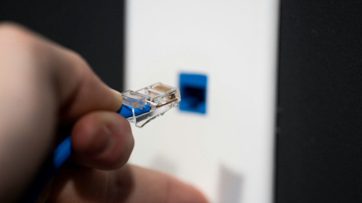 Câble ethernet RJ45 // Source : 2H Media / Unsplash Câble ethernet RJ45 // Source : 2H Media / Unsplash