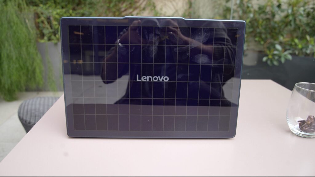 Lenovo Yoga Solar PC Concept // Source : Numerama Lenovo Yoga Solar PC Concept // Source : Numerama