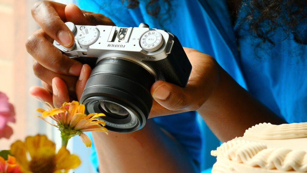 Le Fujifilm X-M5 intéresse en raison de son caractère compact très rare chez Fuji. // Source : Chisom Okoye Le Fujifilm X-M5 intéresse en raison de son caractère compact très rare chez Fuji. // Source : Chisom Okoye