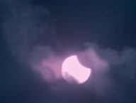 Éclipse partielle du 29 mars 2025. // Source : Flickr/CC/Max Grobecker (photo recadrée) Éclipse partielle du 29 mars 2025. // Source : Flickr/CC/Max Grobecker (photo recadrée)