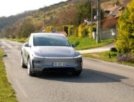 Au volant, le nouveau Model Y offre un comportement vif et sain pour un SUV // Source : Alfred Tertrais pour Numerama
