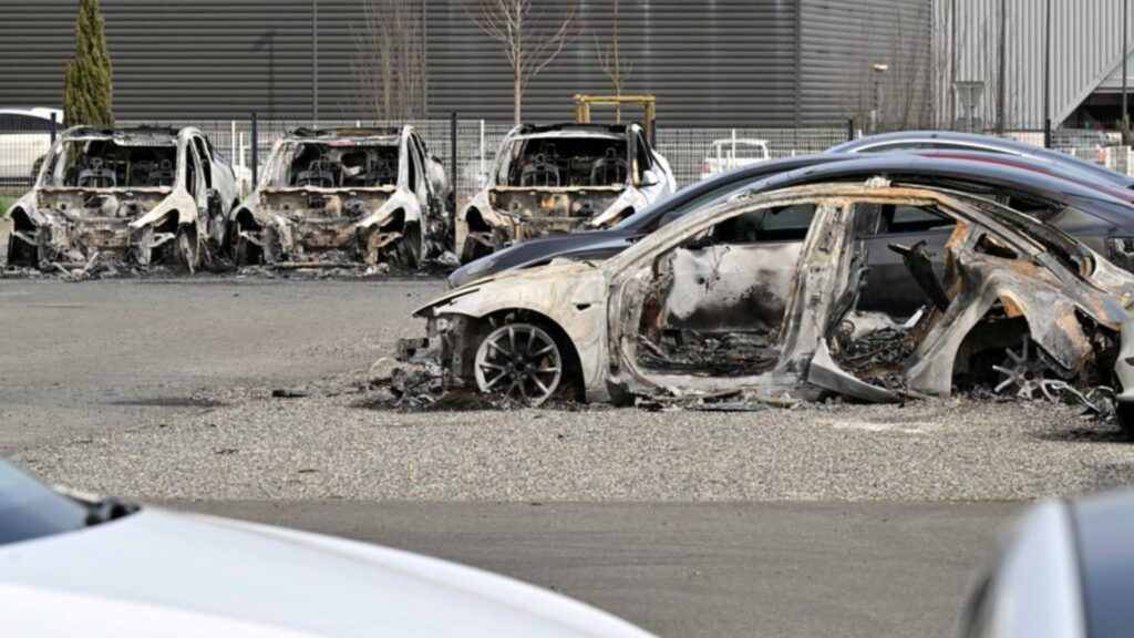 Incendie Tesla à Toulouse // Source : La Depeche Incendie Tesla à Toulouse // Source : La Depeche