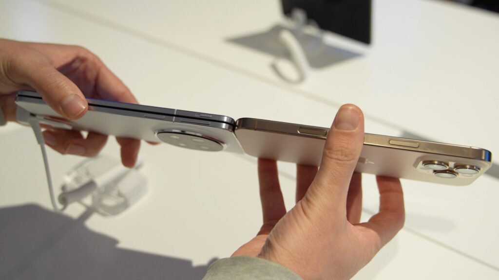 Grâce aux nouvelles batteries, les smartphones pliants gomment un immense défaut. Grâce aux nouvelles batteries, les smartphones pliants gomment un immense défaut.