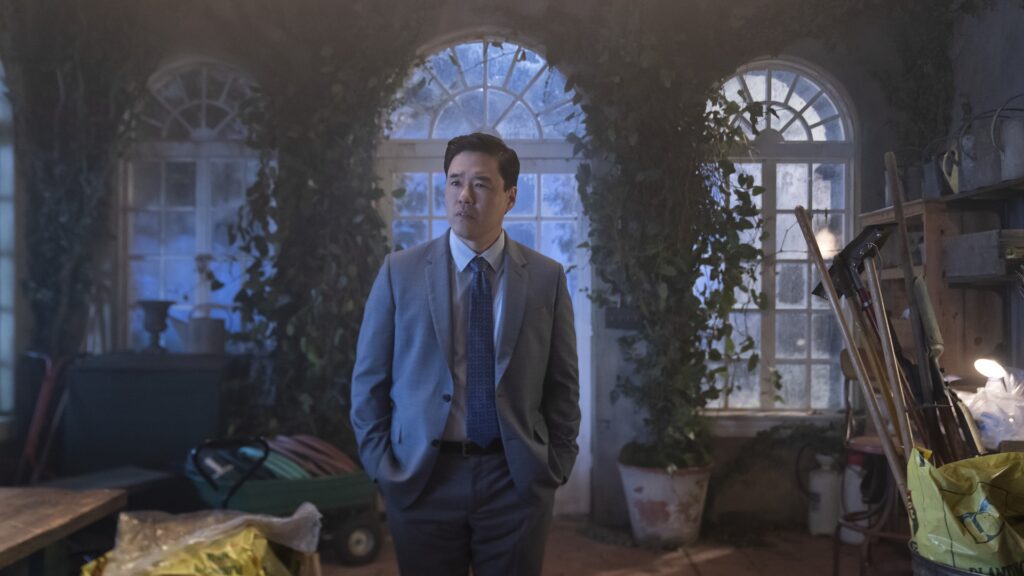 Randall Park dans La Résidence // Source : Jessica Brooks/Netflix Randall Park dans La Résidence // Source : Jessica Brooks/Netflix