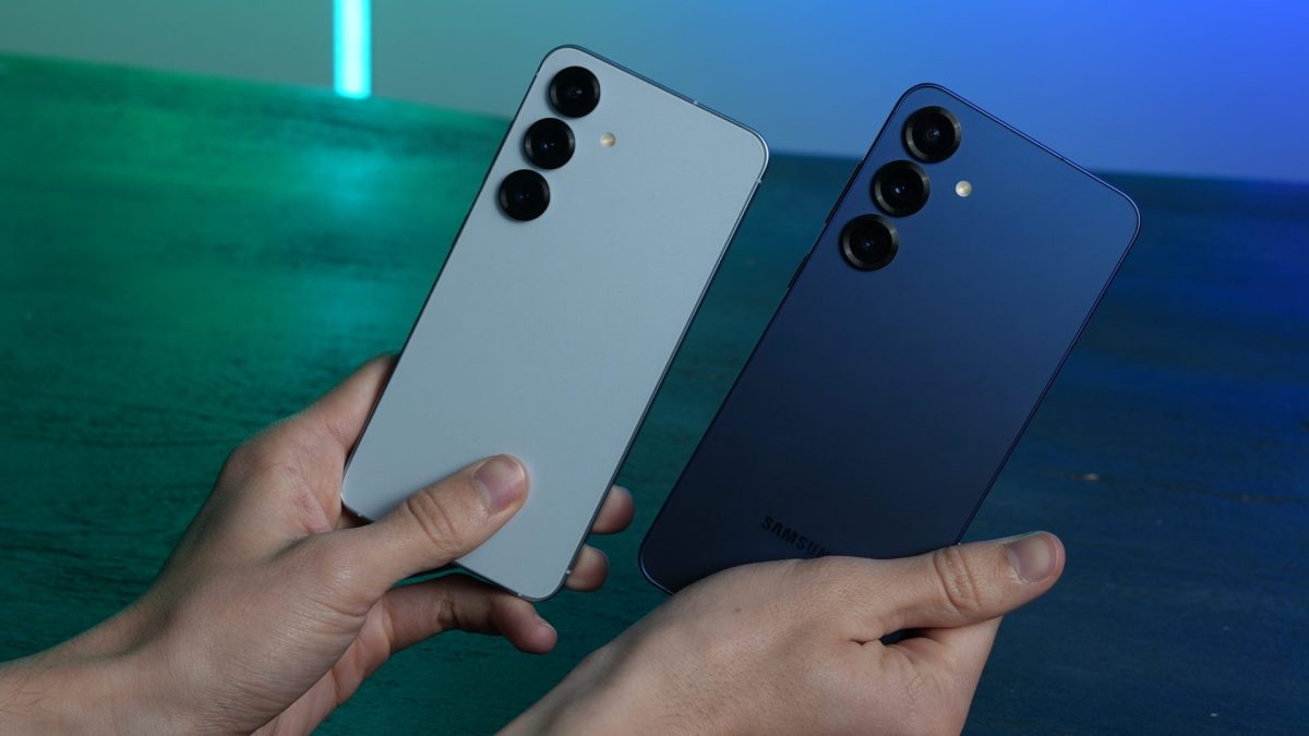 Les Samsung Galaxy S25 et S25+. // Source : Alfred Tertrais pour Numerama Les Samsung Galaxy S25 et S25+. // Source : Alfred Tertrais pour Numerama