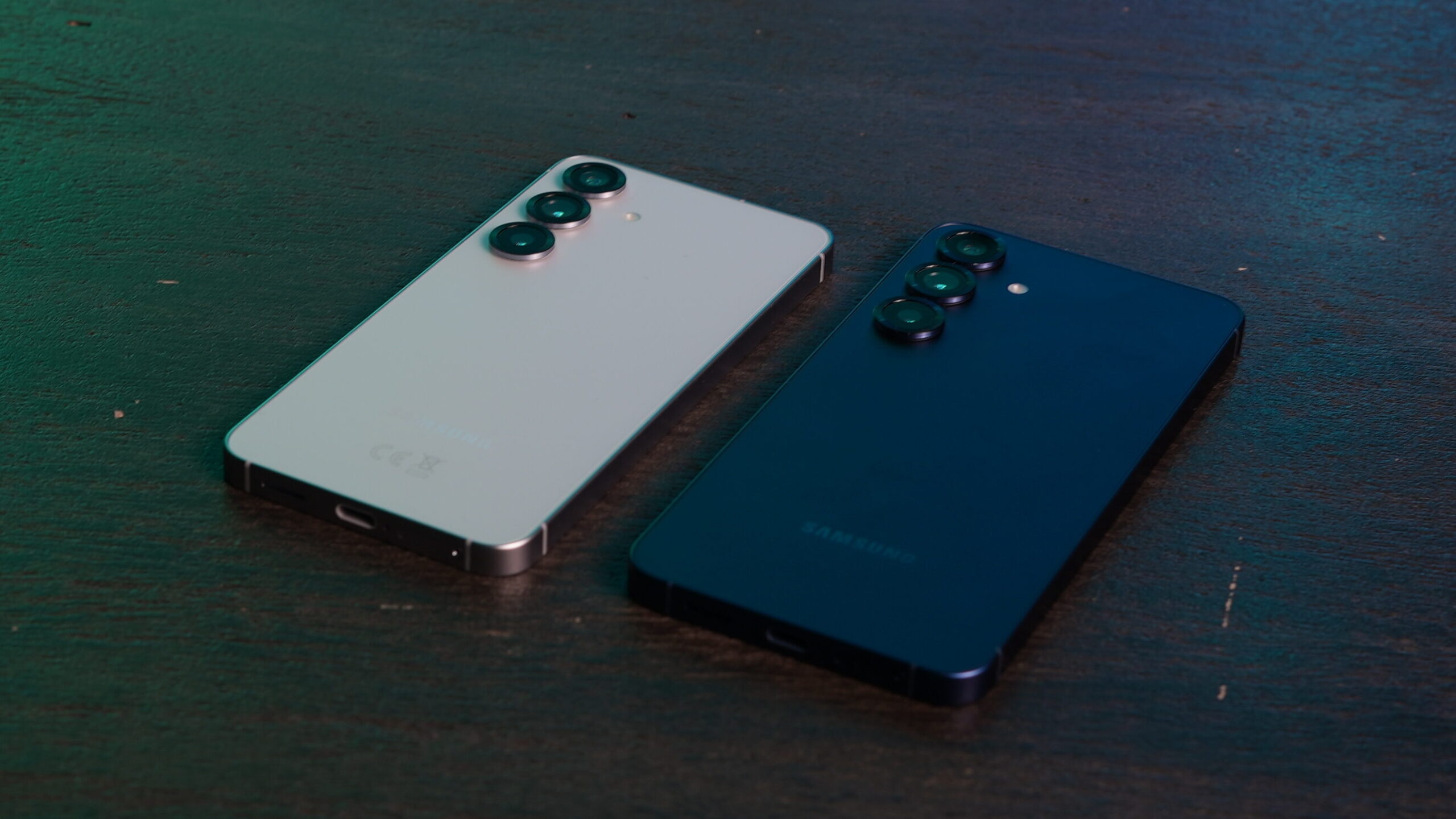 Les Samsung Galaxy S25 et S25+ // Source : Alfred Tertrais pour Numerama Les Samsung Galaxy S25 et S25+ // Source : Alfred Tertrais pour Numerama